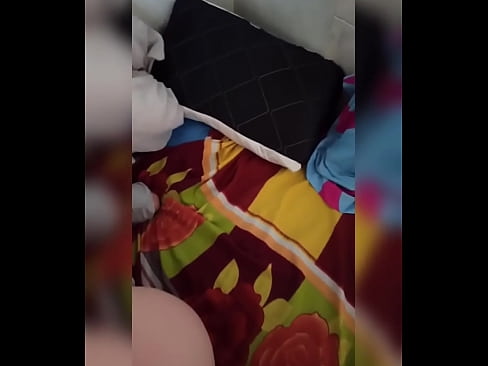 ❤️ מיין צימערמאן בלײַבט אליין אין שטוב ווייל איר מאן גייט אויף וואקאציע און איך נעם די געלעגנהייט איר צו פאקן און אנפילן איר טאָכעס מיט מילך ️❌ שיין פּאָרן ביי אונדז ❌