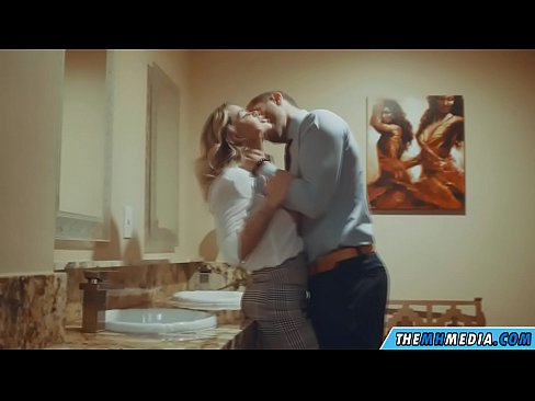 ❤️ ווען אַ באַסטי בלאָנדע סידוס איר אין אַ ציבור אָפּטריט ️❌ שיין פּאָרן ביי אונדז ❌